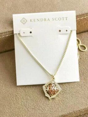 Kendra Scott necklace